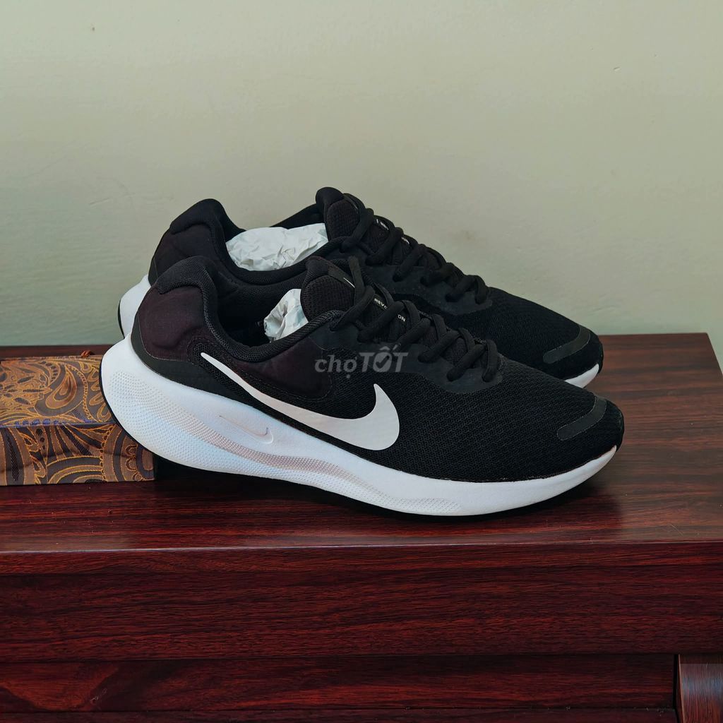 [CHÍNH HÃNG] Giày Nike Revolution 7 Đen trắng. Mua bán Giày dép tại Thành phố Bà Rịa Bà Rịa - Vũng Tàu được đăng bởi chú CÔNG AN bán giày CHÍNH HÃNG hình 1
