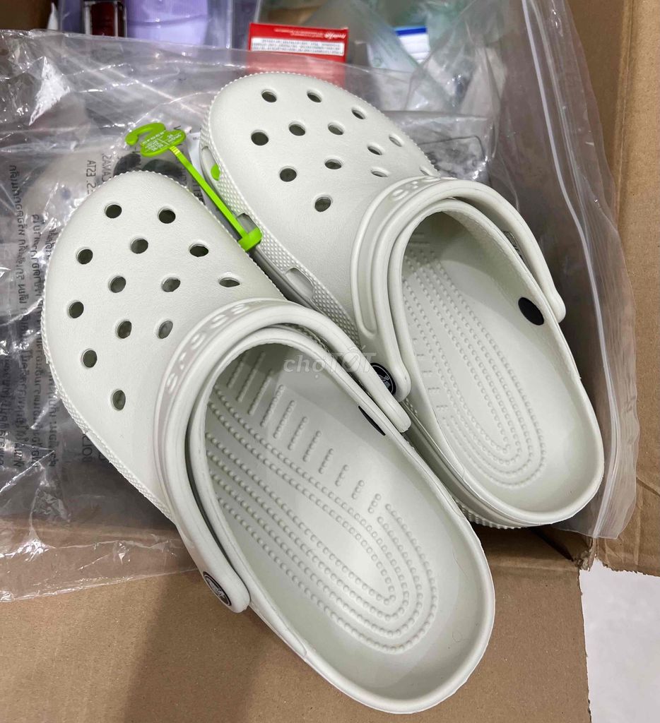 Dép Crocs M6/W8 auth xách tay mỹ. Mua bán Giày dép tại Thành phố Biên Hòa Đồng Nai được đăng bởi Le Thanh Phong hình 1