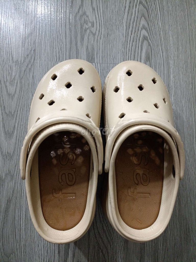 Thanh lý dép sục Crocs cao gót size 35-36