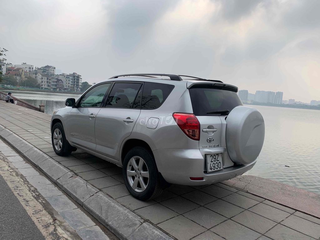 Toyota RAV4 Limited 3.5 4WD viên chức dùng từ mới