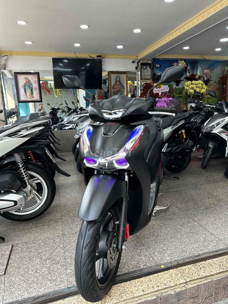 Honda SH 125i ABS 2024 Đen Nhám Bao Sang Tên. Mua bán Xe máy tại Quận Phú Nhuận Tp Hồ Chí Minh được đăng bởi Ngô Hà hình 6