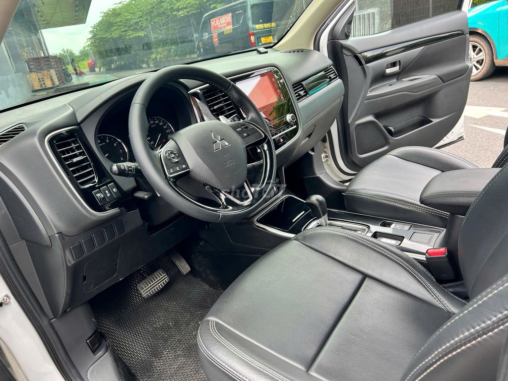 Outlander 2.0L CVT 2021 Xe Gia Đình - Giảm Mạnh. Mua bán Ô tô tại Quận Tân Phú Tp Hồ Chí Minh được đăng bởi Sinh Xe Cũ Mitsubishi Trường Chinh hình 12