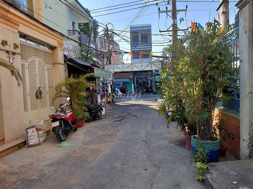 Nhà cách mặt tiền 1 căn, cầu Nguyễn Tri Phương và Hưng Phú, sát Q5