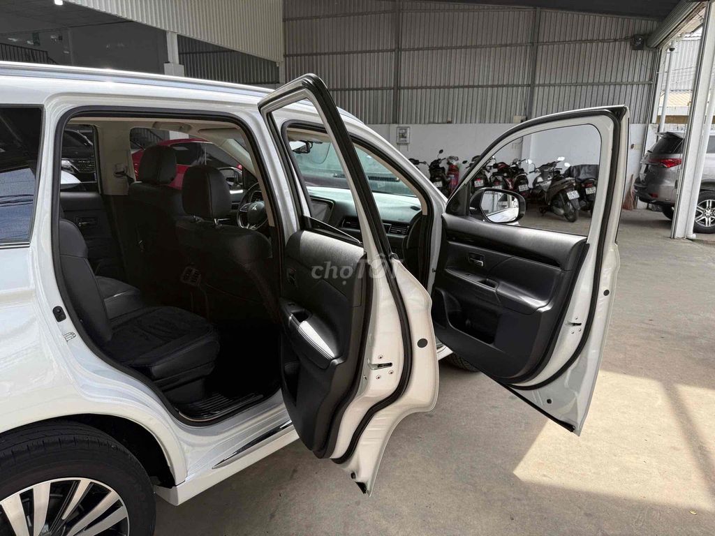 Mitsubishi Outlander CVT 2022 Trắng 77.000 Km. Mua bán Ô tô tại Thành phố Thủ Đức Tp Hồ Chí Minh được đăng bởi Long Auto Vạn Phúc hình 14
