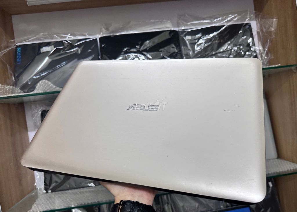 Asus x556 ci7-6500 vga rời chiến lol mượt