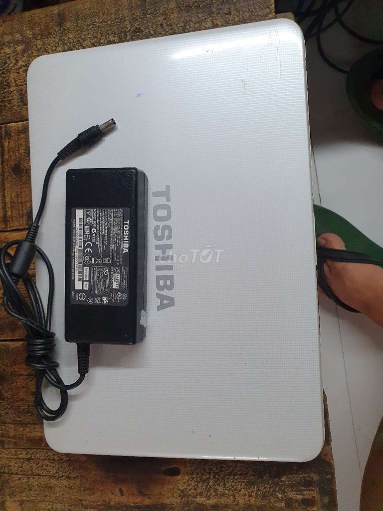 Laptop toshiba pin 5h zin all full chức năng.