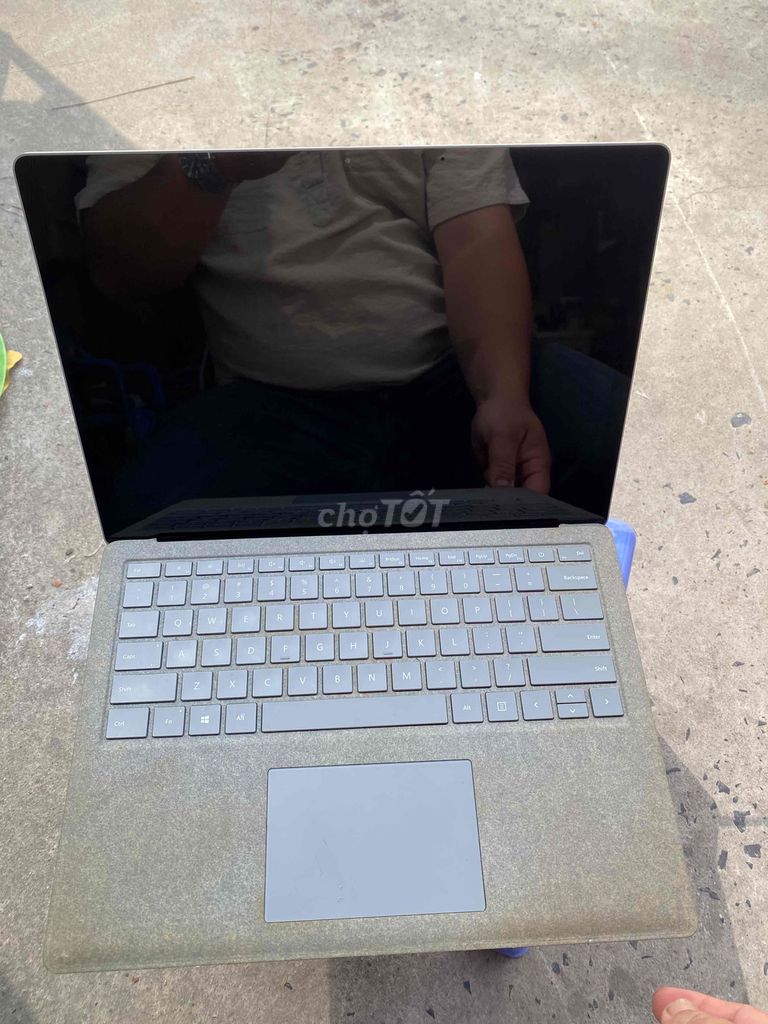 Laptop Microsoft Xám. Mua bán Laptop tại Quận 7 Tp Hồ Chí Minh được đăng bởi nhân hình 1