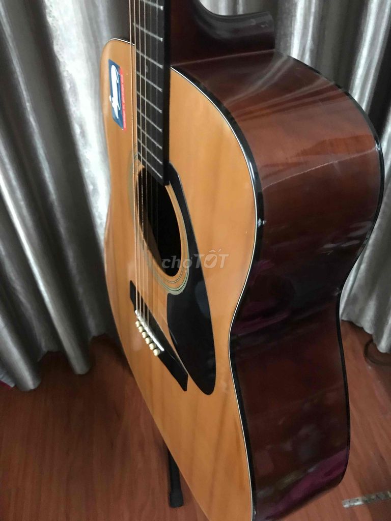 Guitar Yamaha FG 411 .  Đàn nguyên zin , đẹp .