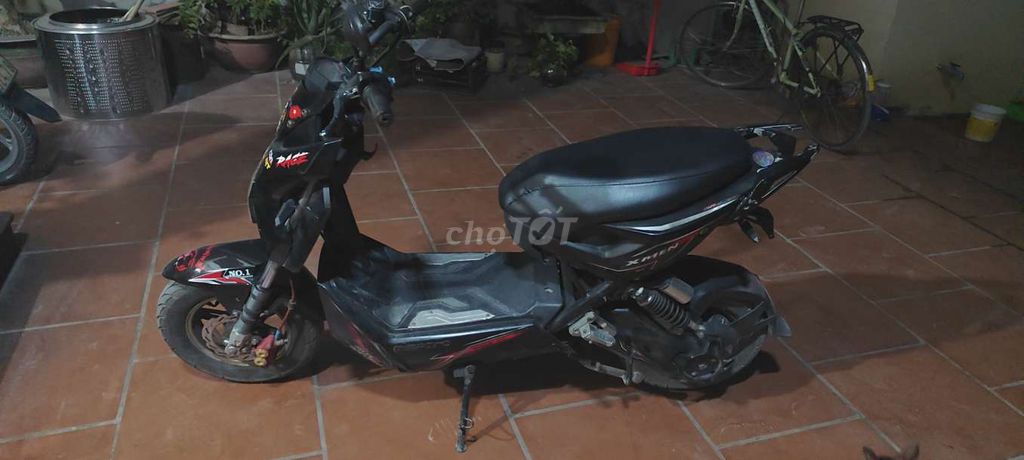 Xe máy điện Detech Xmen màu Đen. Mua bán Xe điện tại Thị xã Mỹ Hào Hưng Yên được đăng bởi A Phong hình 1