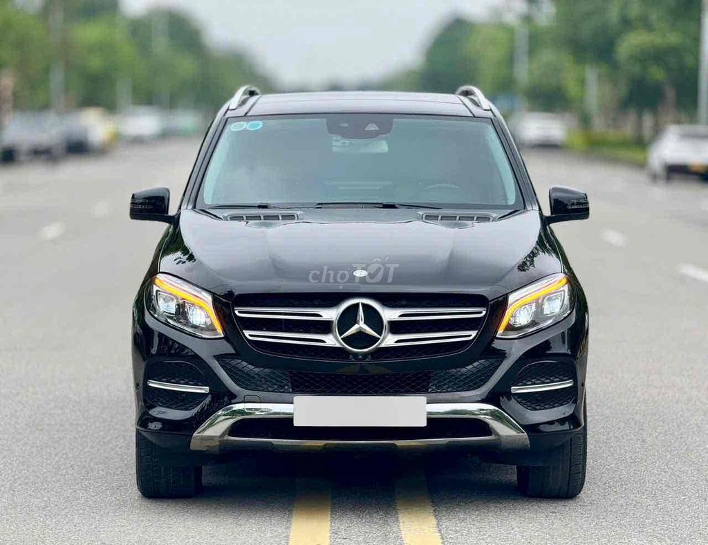 Mercedes Benz GLE 400 4Matic đen/kem 2016. Mua bán Ô tô tại Quận Long Biên Hà Nội được đăng bởi Trang Gala hình 1