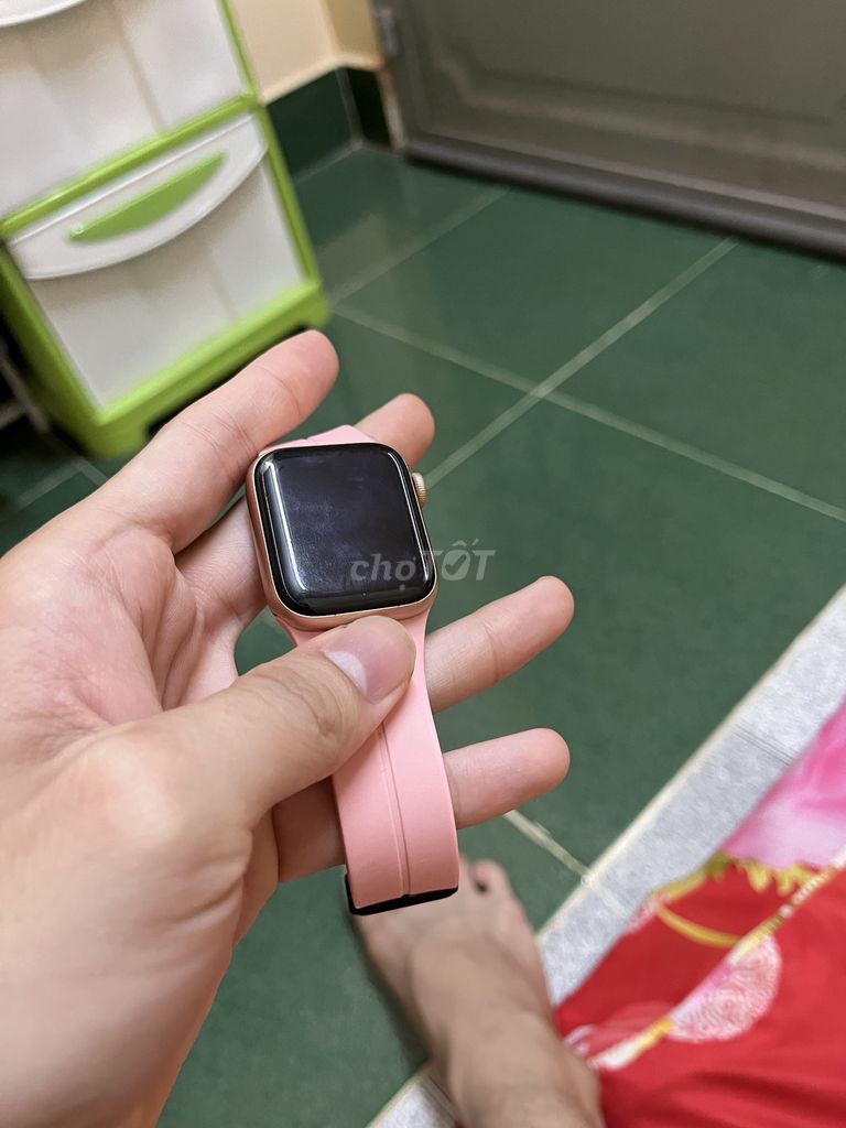 Apple Watch Series 4 Nhôm Hồng 40mm. Mua bán Thiết bị đeo thông minh tại Thành phố Long Xuyên An Giang được đăng bởi Nguyễn Minh Tiến hình 1