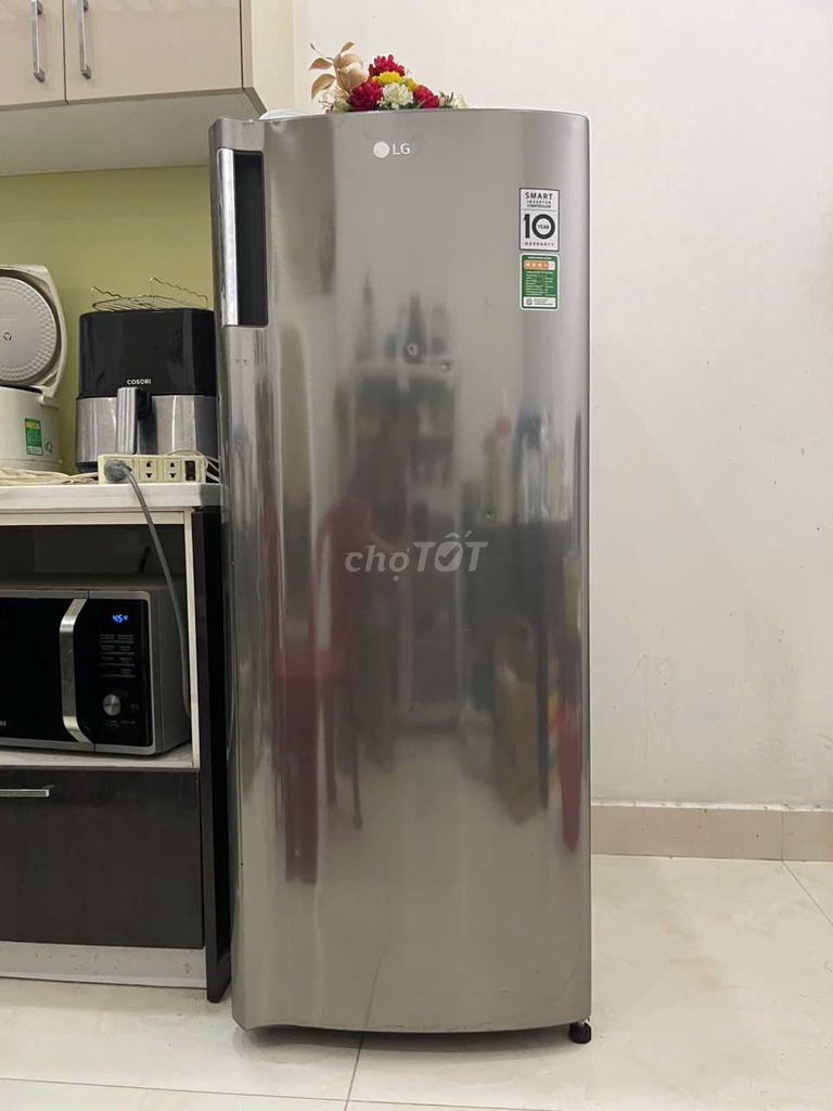 Tủ đông INVERTER (đứng) LG 165 Lít 1 cánh màu xám. Mua bán Tủ lạnh tại Quận Bình Thạnh Tp Hồ Chí Minh được đăng bởi Hieu Nguyen hình 1