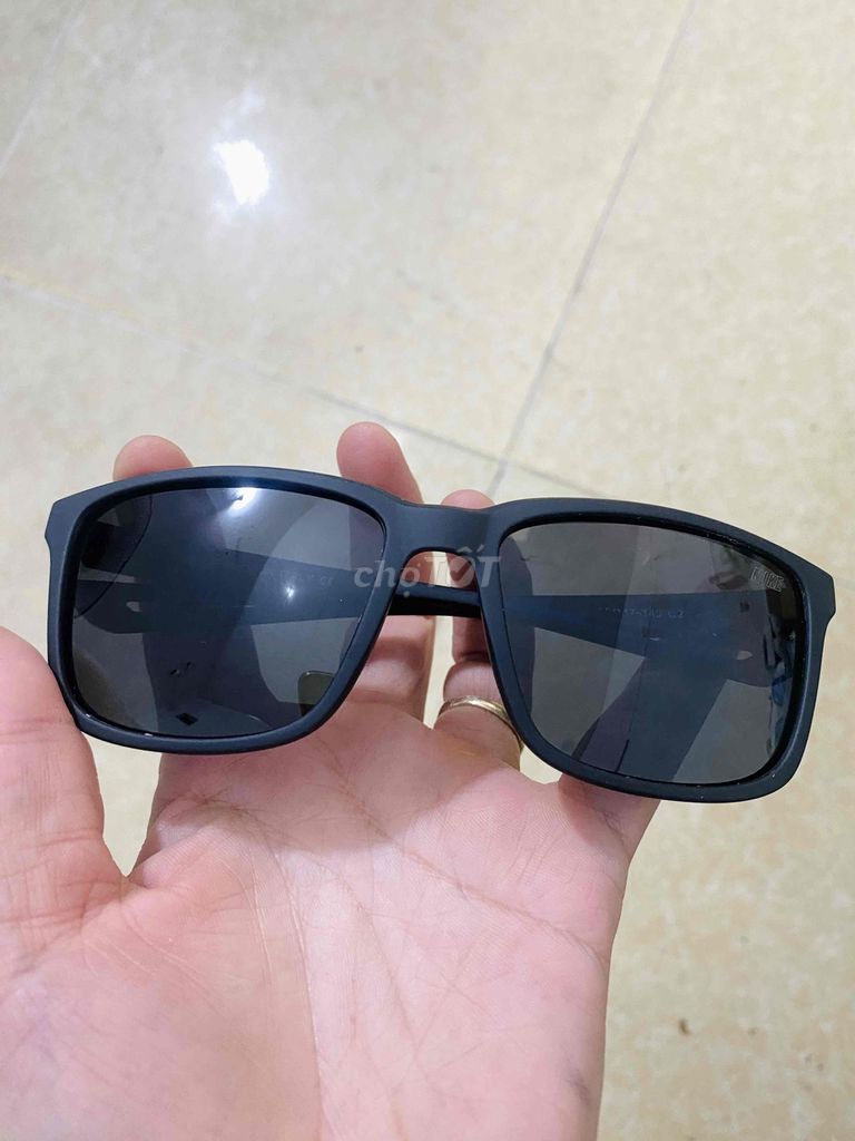 Kính râm Nike JF801 Đen. Mua bán Phụ kiện thời trang khác tại Thành phố Chí Linh Hải Dương được đăng bởi Quỳnh Nga 2hand hình 1
