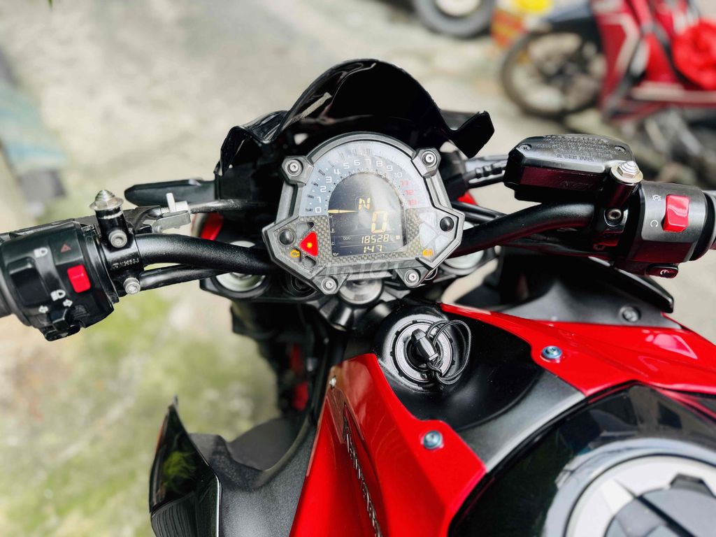 Kawasaki Z900 ABS 2018 Đỏ 18.200km. Mua bán Xe máy tại Quận Bình Thạnh Tp Hồ Chí Minh được đăng bởi Cao Hoài Nam hình 6