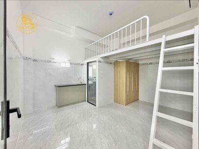 CUỐI NGUYỄN THÁI SƠN NGAY CẦU SẮT