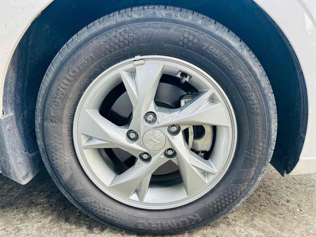 Hyundai Elantra 2023 1.6 AT Tiêu chuẩn  - 6000 km. Mua bán Ô tô tại Thành phố Thủ Đức Tp Hồ Chí Minh được đăng bởi Anh Minh STOT Bình Dương hình 16