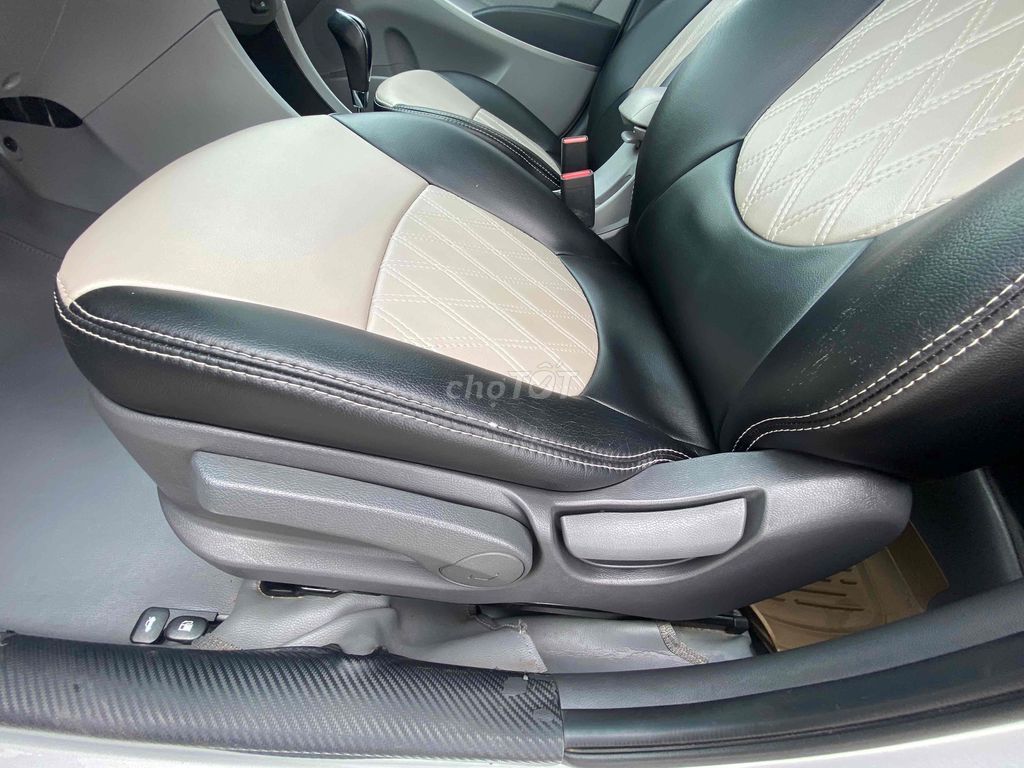 Hyundai Accent 2013 1.4 AT - 82000 km. Mua bán Ô tô tại Huyện Tây Hòa Phú Yên được đăng bởi lê thành chúng hình 16