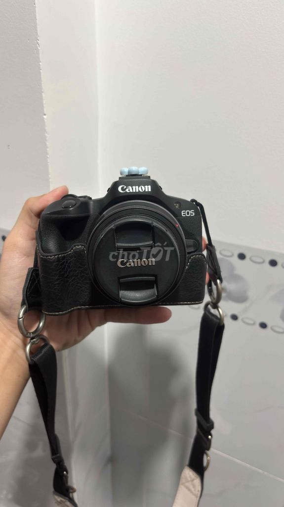 Máy ảnh Canon R100 Đen Đã sử dụng. Mua bán Máy ảnh, Máy quay tại undefined Long An được đăng bởi Phan Lê Tuấn Kiệt hình 1