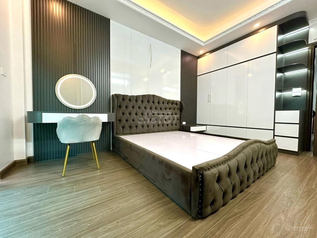 Siêu rẻ! Phố vip Hoàng Văn Thái nhà đẹp, ô tô đỗ, 40m ra phố, 42m2*4T.