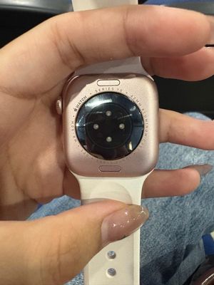 Apple Watch Series 10 nữ đeo còn mới giá 6tr8. Mua bán Thiết bị đeo thông minh tại Thành phố Nha Trang Khánh Hòa được đăng bởi Trần Nhi