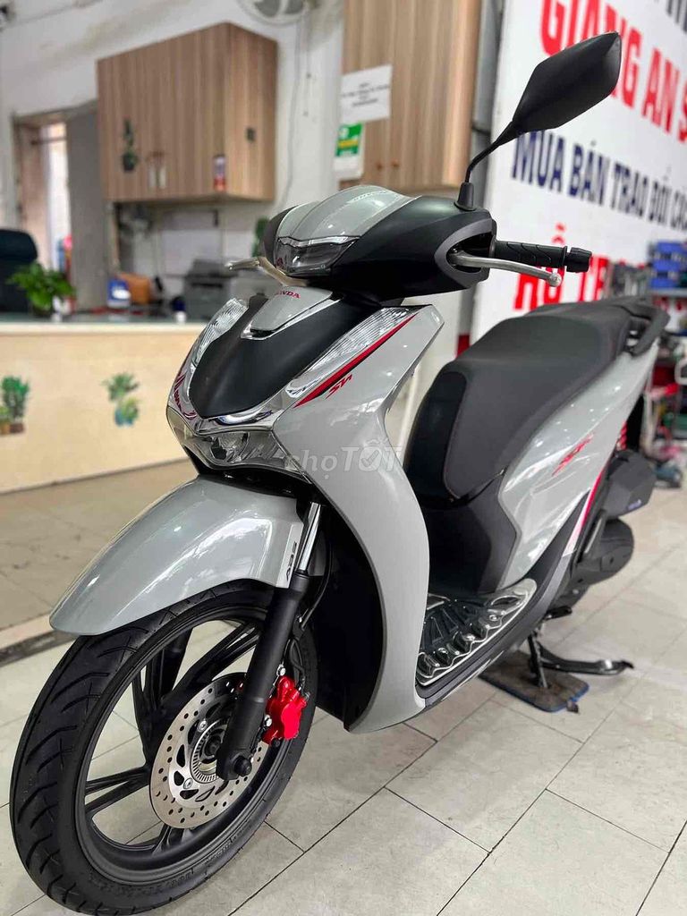 Honda SH 125 ABS 2024 Серый цемент 3000км