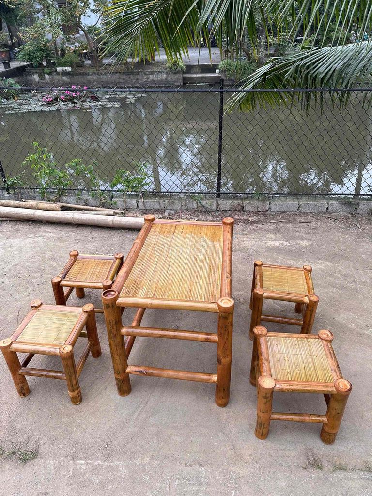 cho thuê bộ bàn ghế Tre Nâu 1 bàn 4 ghế. Mua bán Bàn ghế tại Quận Ba Đình Hà Nội được đăng bởi sukienhanoi hình 1