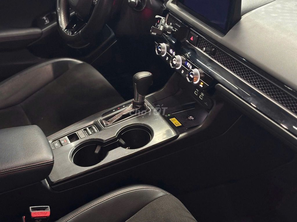 Honda Civic RS 2023 Trắng 54000 km. Mua bán Ô tô tại Huyện Hóc Môn Tp Hồ Chí Minh được đăng bởi Đạt hình 10