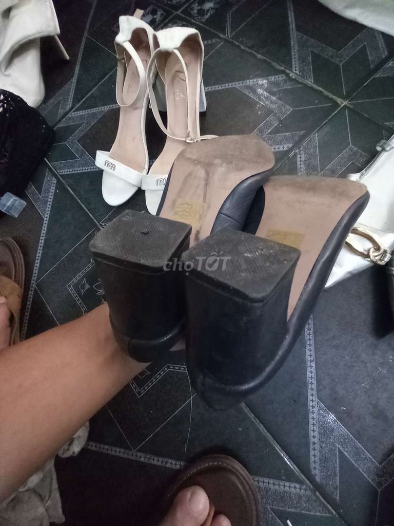 Dư pass rẻ combo 3 đôi giày nữ size 39 chất đẹp ạ