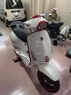 Piaggio Vespa Sprint 125 2022 Trắng đỏ 11.000 km. Mua bán Xe máy tại Huyện Hóc Môn Tp Hồ Chí Minh được đăng bởi ân