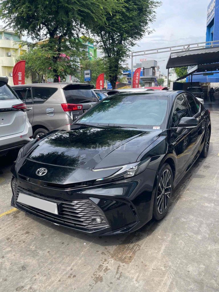 Toyota Camry 2.5HEV-MiD 2025 черный, пробег 36 000 км