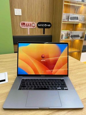 Apple MacBook Pro i7 16 inch 16GB/500GB Xám