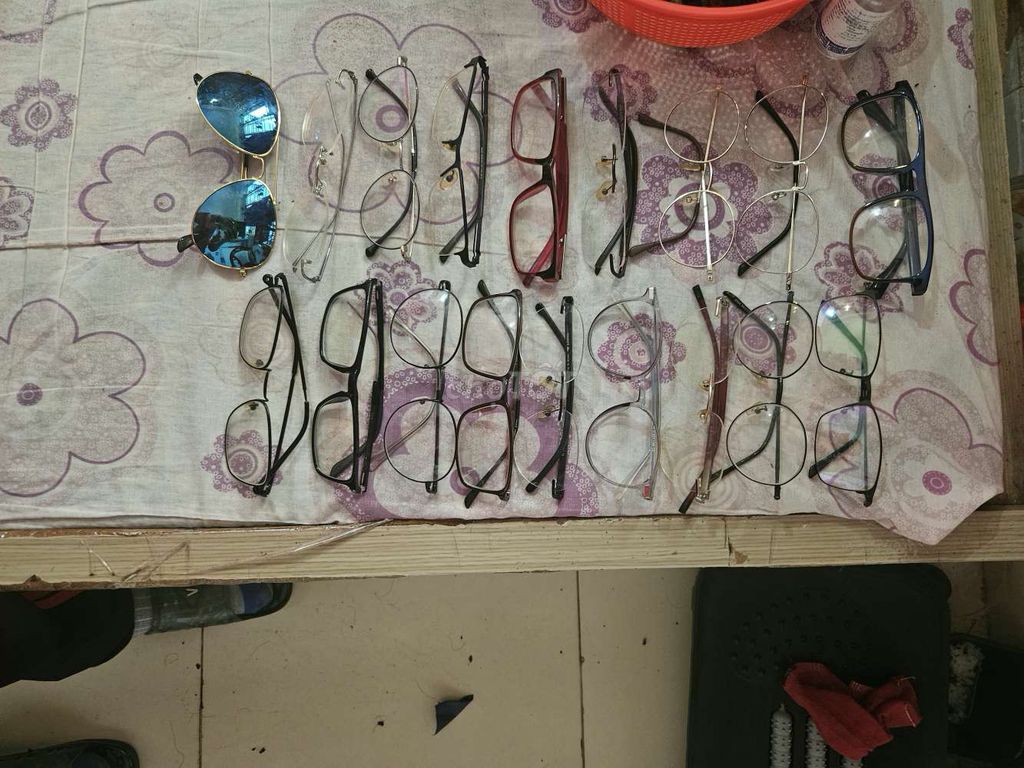 Thanh lý gọng kính và túi xách , balo. Mua bán Phụ kiện thời trang khác tại Quận Nam Từ Liêm Hà Nội được đăng bởi thanh hà lương hình 1