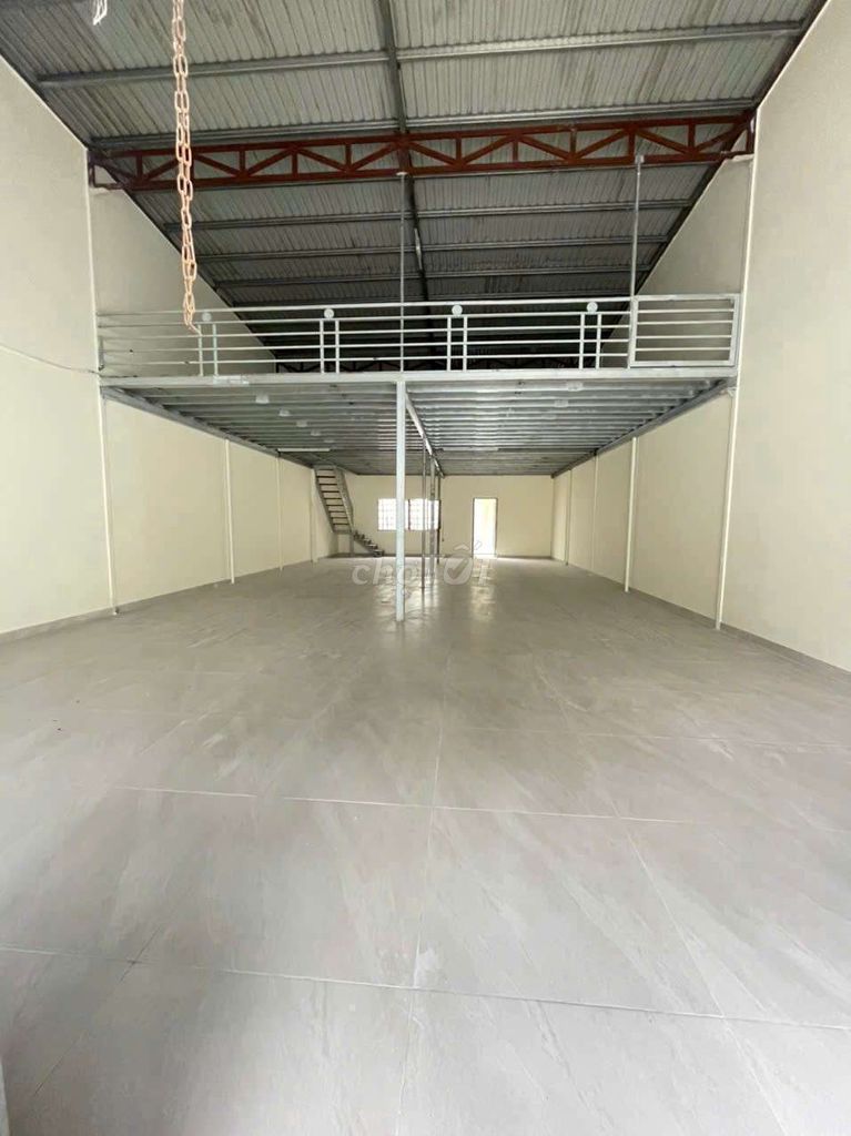 Nhà kho dtsd 250m2 giá 22 triệu bình tân