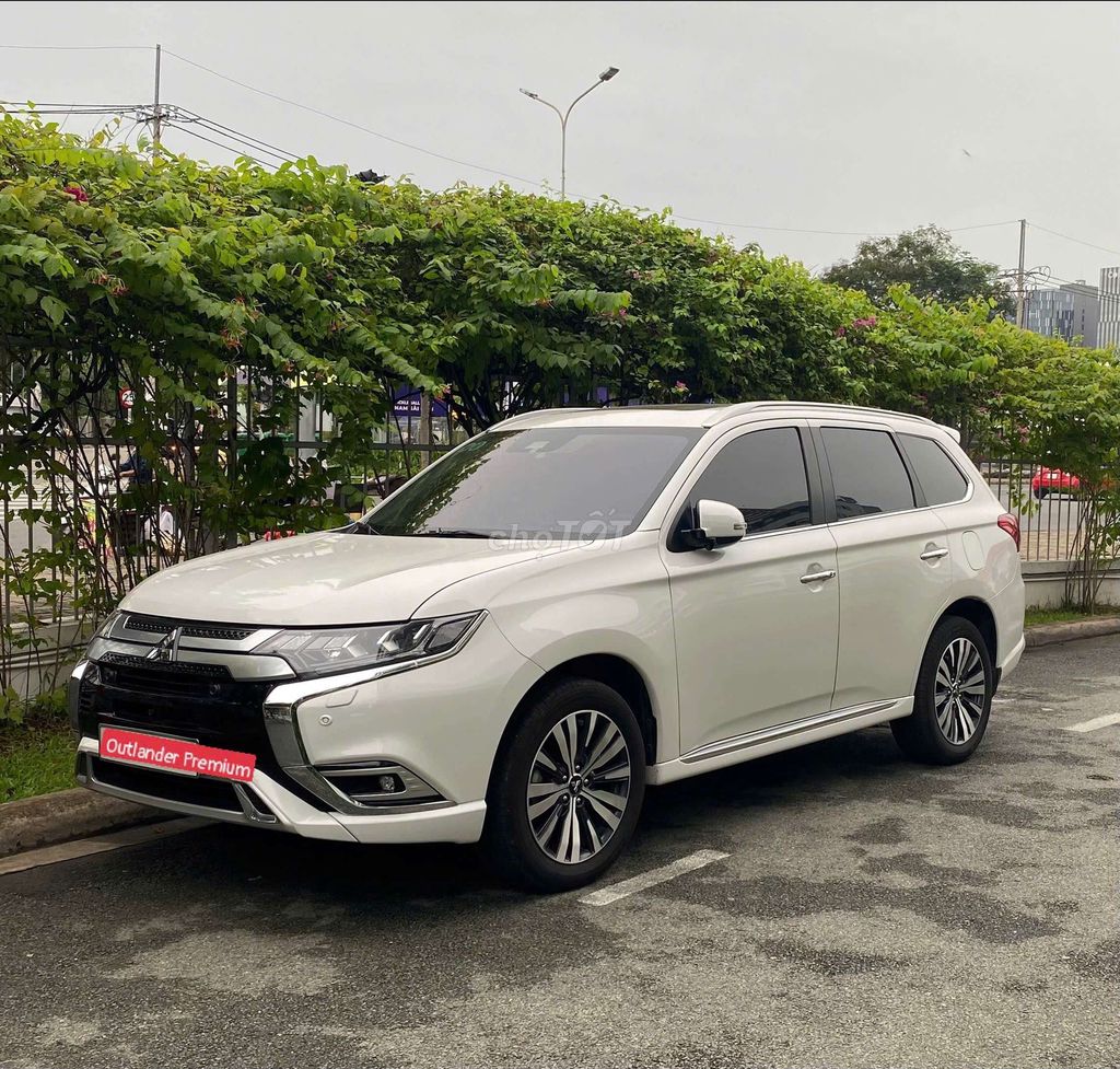 Mitsu Outlander Pre trắng, SX 23, ĐK 24- 14,000 km. Mua bán Ô tô tại Thành phố Thủ Đức Tp Hồ Chí Minh được đăng bởi VÕ NGỌC HOÀNG hình 2