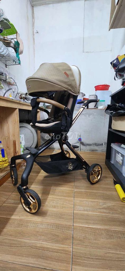 Xe đẩy em bé gấp gọn có mái che. Mua bán Mẹ và bé tại Quận Thanh Xuân Hà Nội được đăng bởi Hồ Châu Giang hình 1