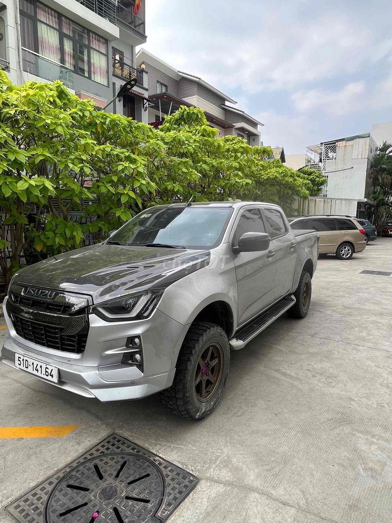 Isuzu Dmax Hilander 2022 Серый 85.000 км