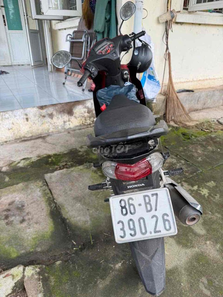 XE HONDA BLADE ĐEN ĐỎ 100CC NHỎ GỌN. Mua bán Xe máy tại Huyện Tánh Linh Bình Thuận được đăng bởi Tâm Uyên hình 3