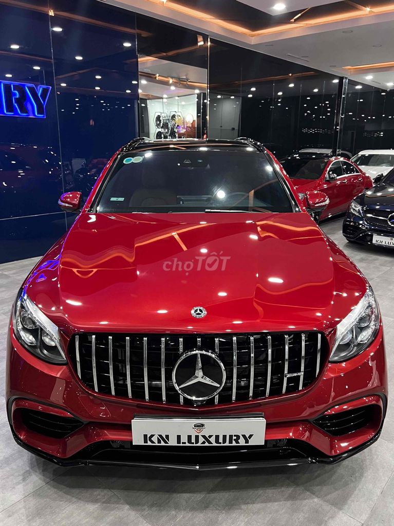 Мерседес GLC300 GLC63s модель 2019 года 56 000 км красный