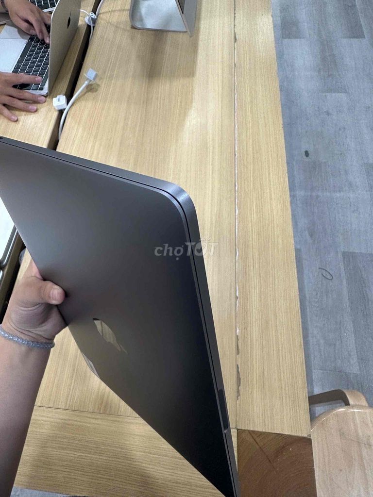 Apple MacBook Pro i7 13.3 inch 32GB/512GB. Mua bán Laptop tại Quận 11 Tp Hồ Chí Minh được đăng bởi Quốc  hình 1