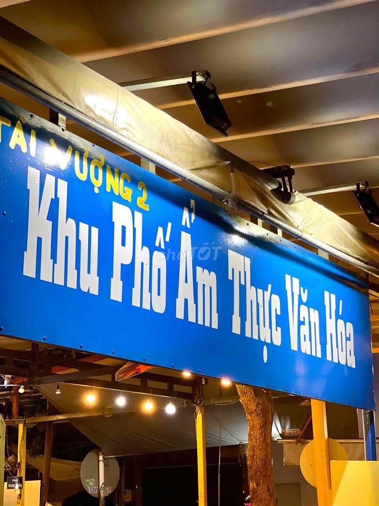 Phục vụ nam nữ thu nhập ổn định