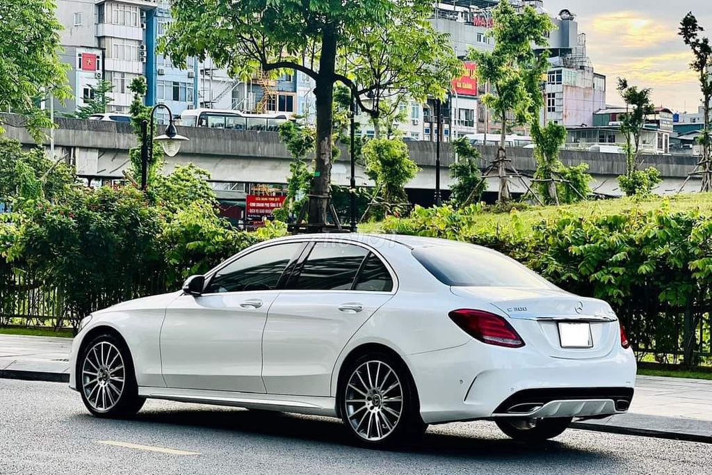 Mercedes Benz C300 AMG 2018 - siêu lướt 32,000 km.. Mua bán Ô tô tại Thành phố Thủ Đức Tp Hồ Chí Minh được đăng bởi Đức Xe Chất 9X hình 6