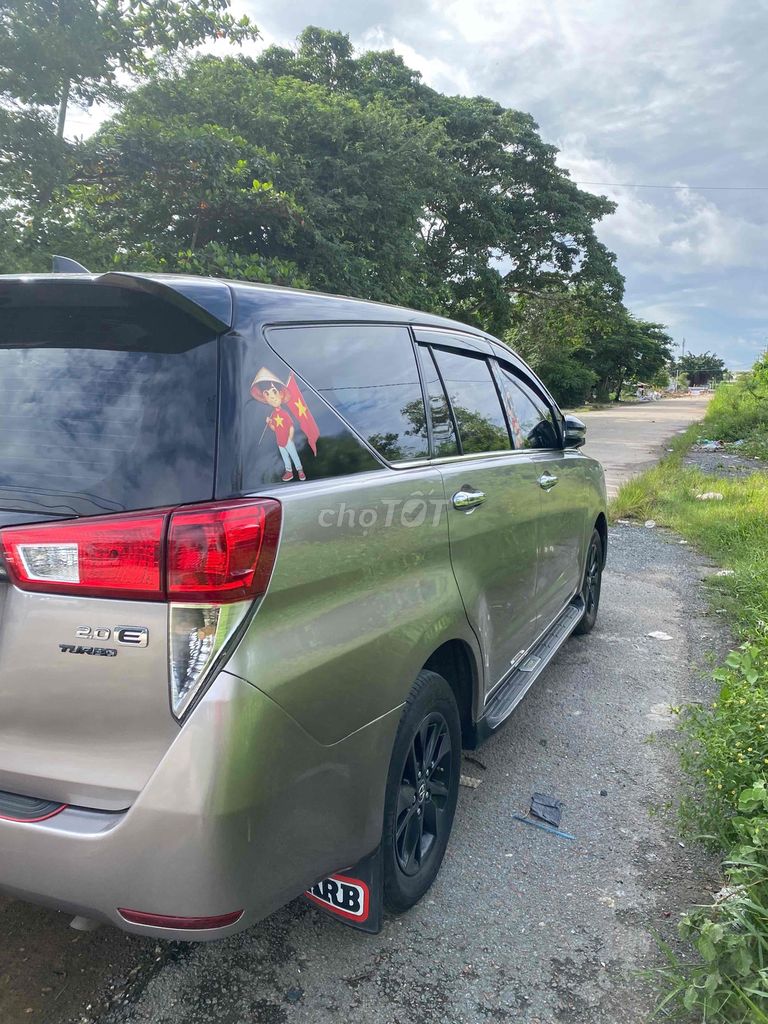 Toyota Innova 2.0 E 2019 серый металлическом 109 000 км