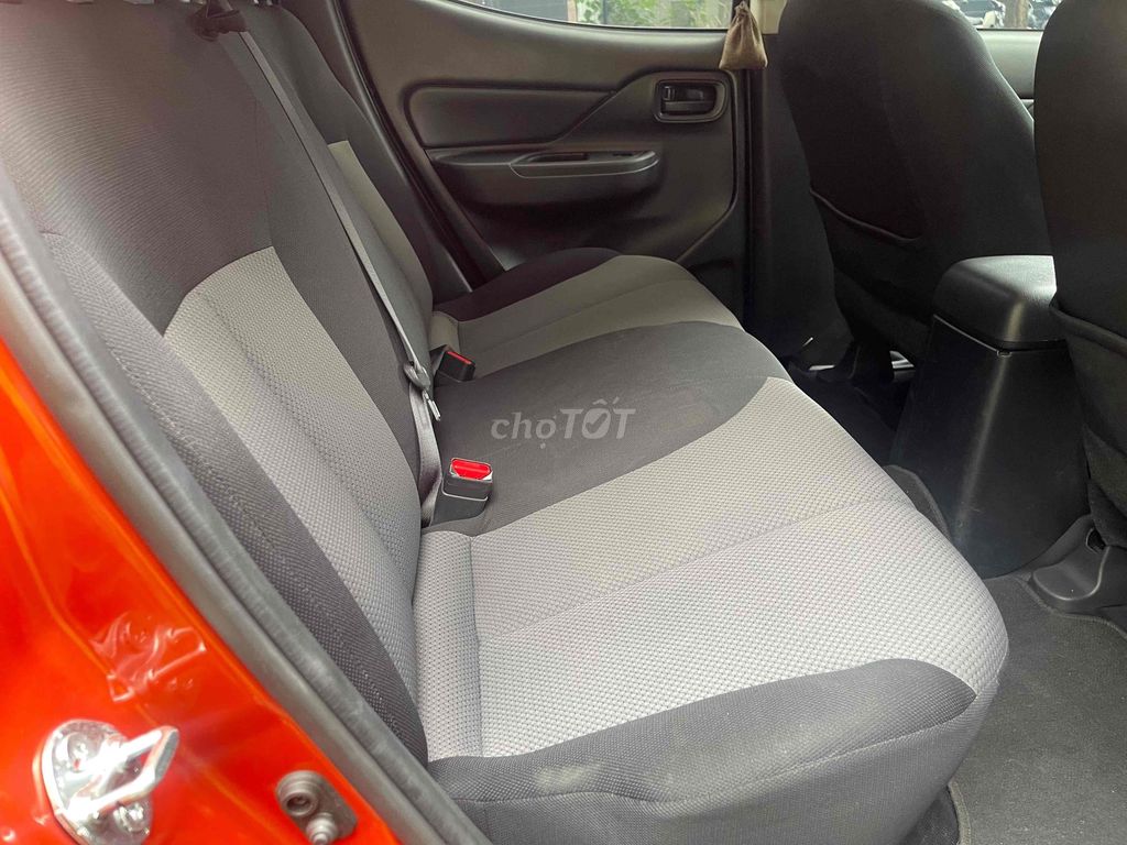 Mitsubishi Triton 2022 4x2 AT  odo 42000 km zin. Mua bán Ô tô tại Quận Hoàng Mai Hà Nội được đăng bởi tran duc khien hình 13