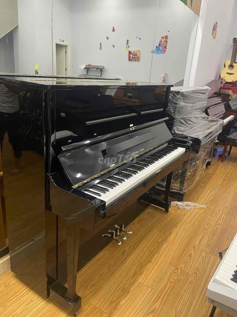 piano cơ nhật nguyên zin u3