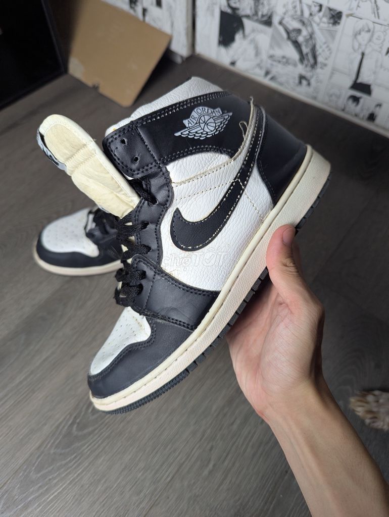 Giày thể thao Nike Air Jordan 1 Đen Trắng. Mua bán Giày dép tại Quận Hà Đông Hà Nội được đăng bởi The Good Stuff Shop hình 1