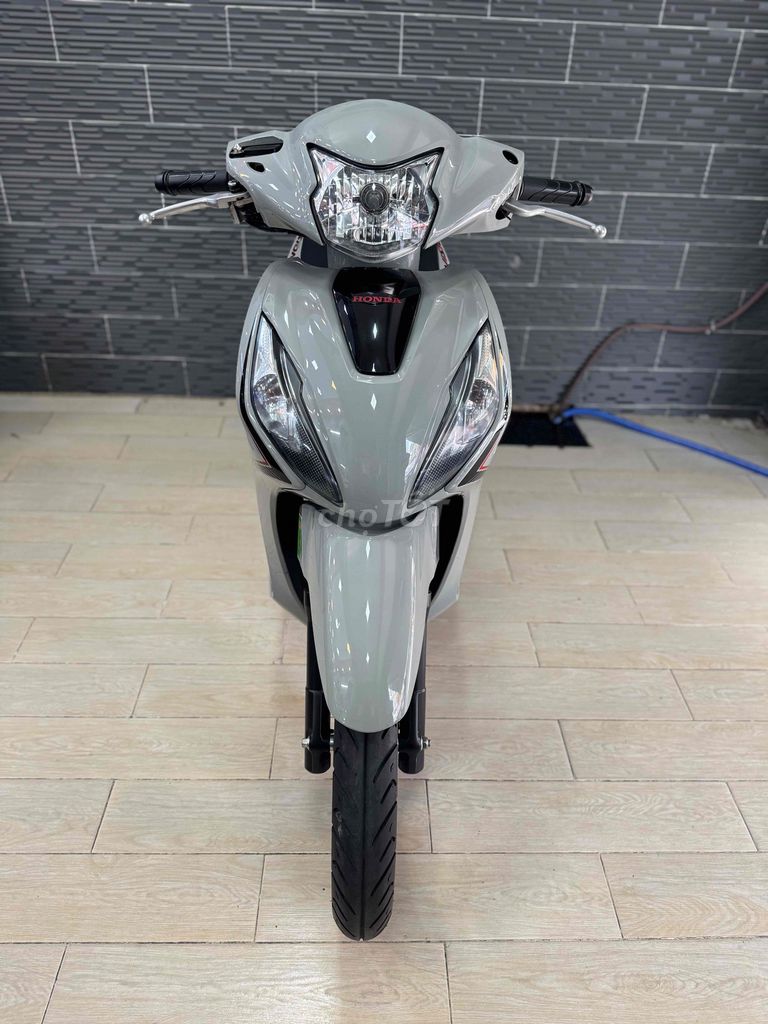 Honda Vision 2023 Sporty Xám 5000 km. Mua bán Xe máy tại Quận Bình Thạnh Tp Hồ Chí Minh được đăng bởi kelwin hình 4