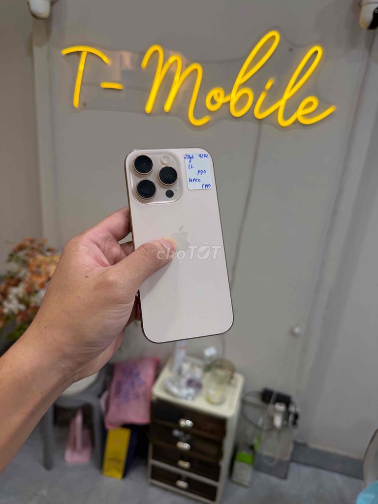 16 Pro 256Gb Quốc Tế zin full gold đẹp pin 90%. Mua bán Điện thoại tại Quận Thanh Xuân Hà Nội được đăng bởi Ngô Tráng T Mobile hình 1