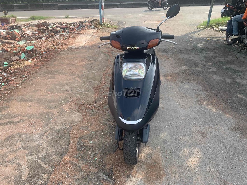 Классический черный скутер Honda Spacy