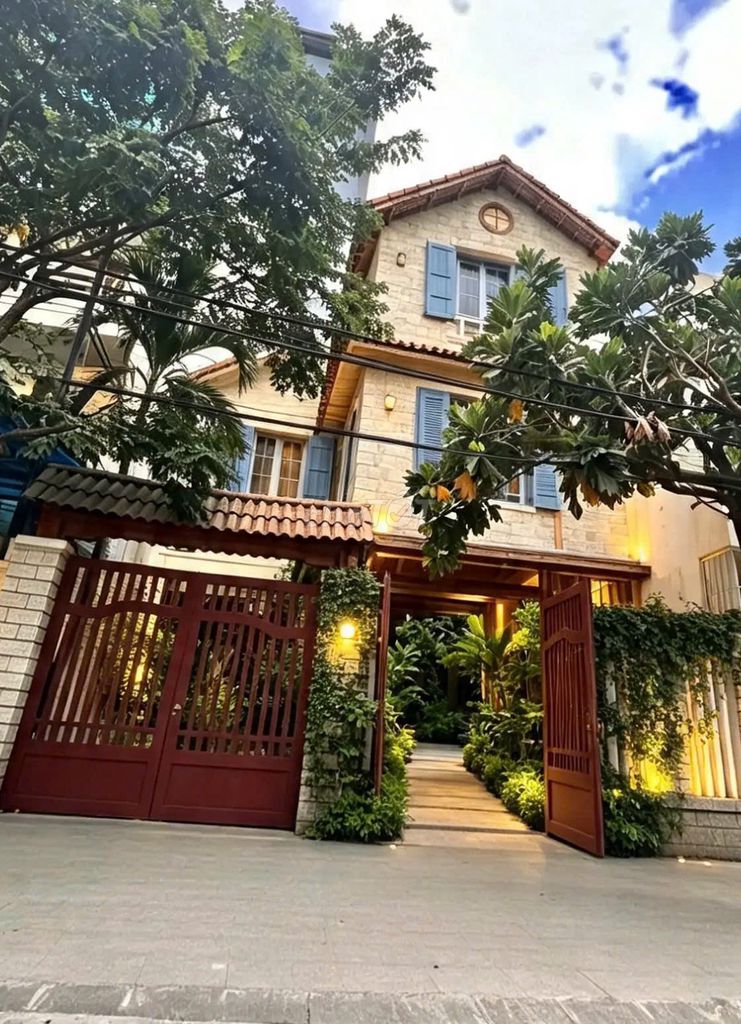 Rent · 4 bd · 180 м² · Quận Ngũ Hành Sơn, ул. an thượng