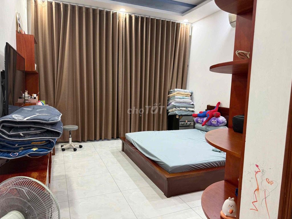 Новый 5-этажный дом на ул. Хоанг Бат Дат, 56 кв.м, 8м аллея